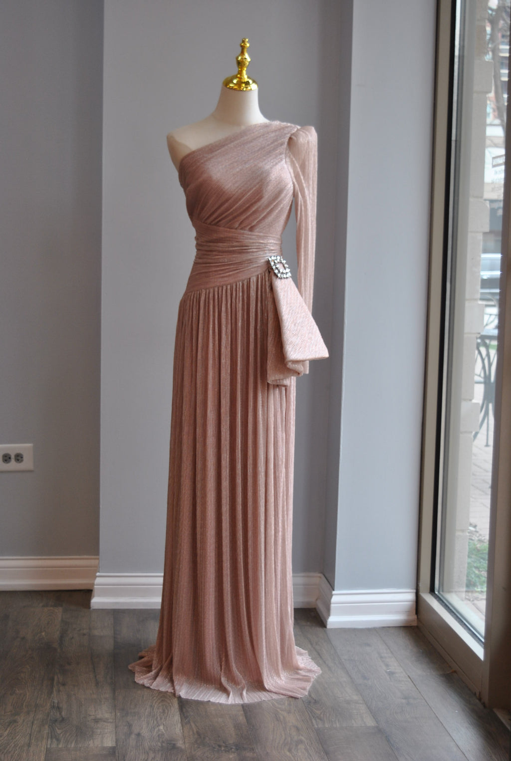 ROSE PINK MAXI ASYMMETRIC DRESS WITH CRYSTAL PIN