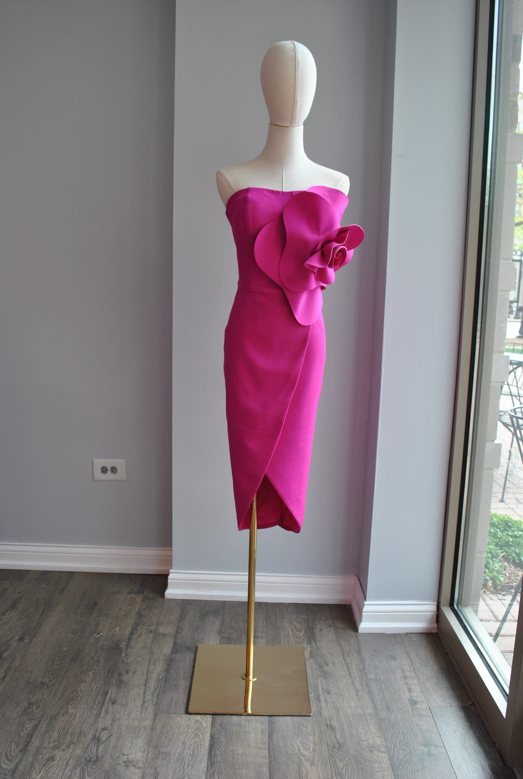 ORCHID MIDI STRAPLESS COCKTAIL DRESS WITH A FLOWER