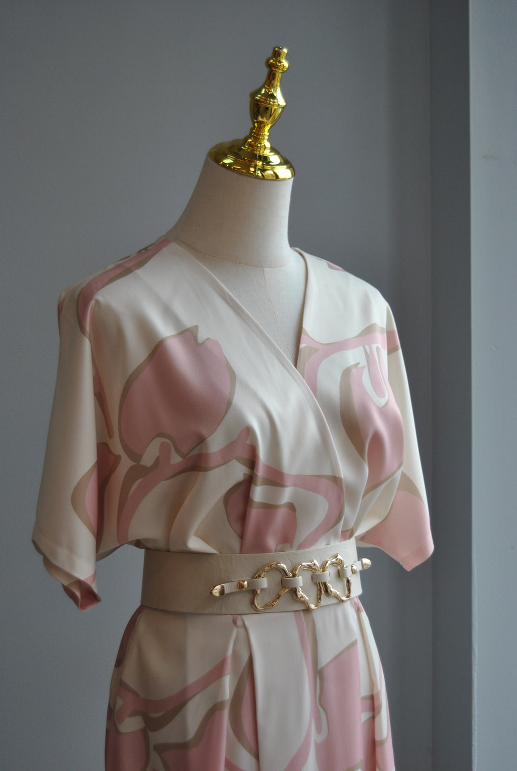 VANILLA AND PINK MIDI DRESS WITH A BELT