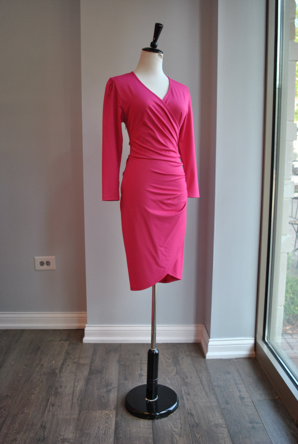 FUCHSIA SIMPLE DRESS WITH RUSHING