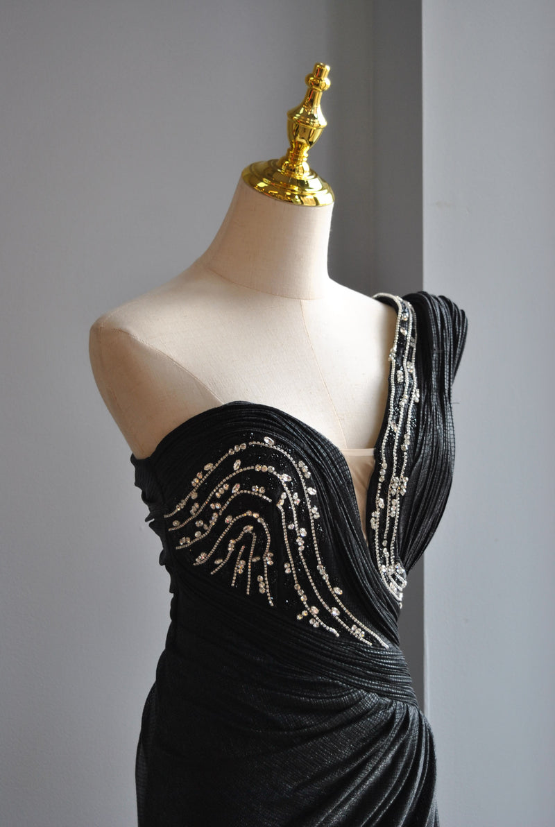 BLACK ASYMMETRIC ONE SHOULDER