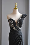 BLACK ASYMMETRIC ONE SHOULDER