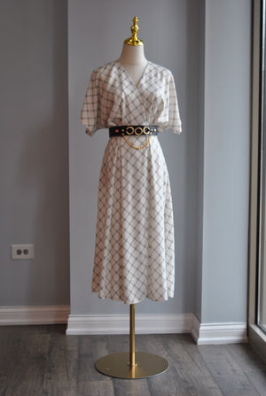 BLACK AND WHITE MIDI SUMMER DRESS WITH SIDE POCKETS AND A BELT