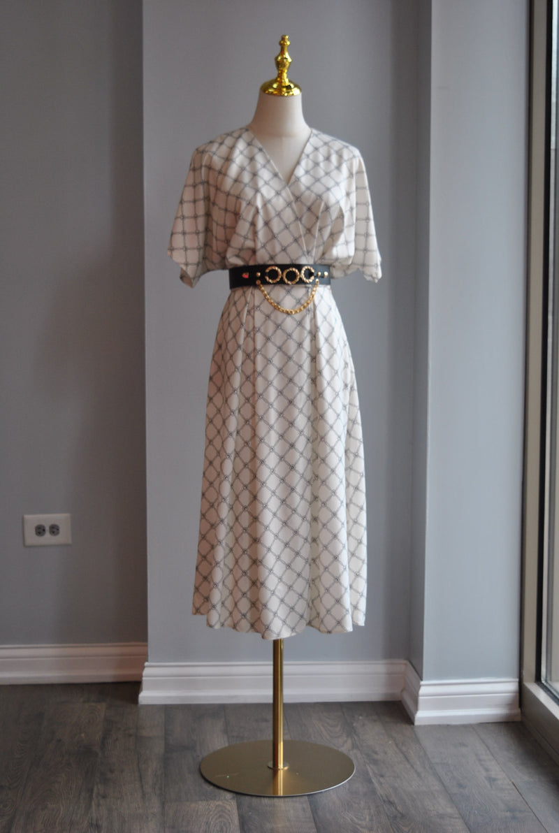BLACK AND WHITE MIDI SUMMER DRESS WITH SIDE POCKETS AND A BELT