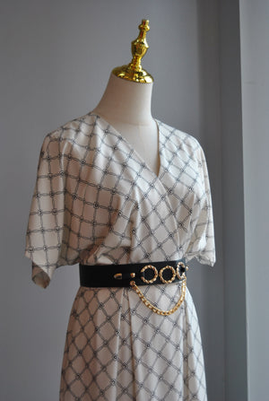 BLACK AND WHITE MIDI SUMMER DRESS WITH SIDE POCKETS AND A BELT