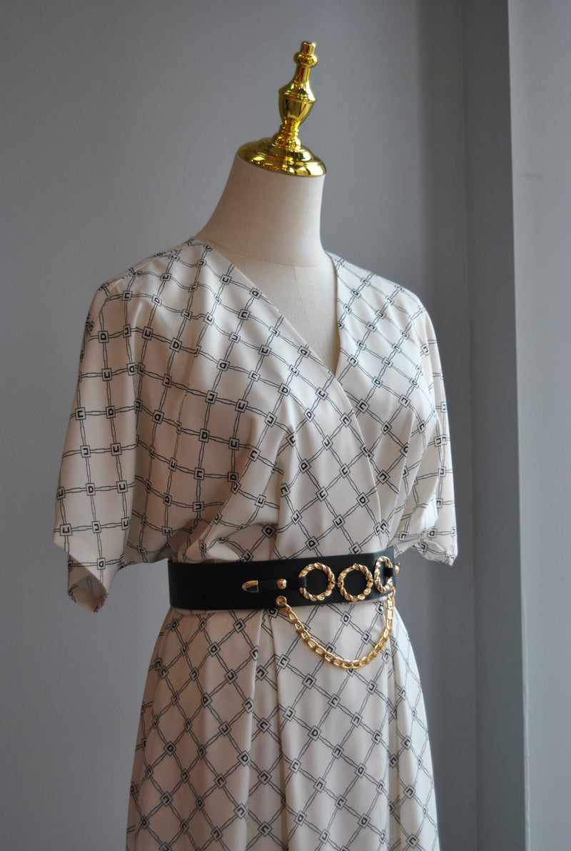 BLACK AND WHITE MIDI SUMMER DRESS WITH SIDE POCKETS AND A BELT