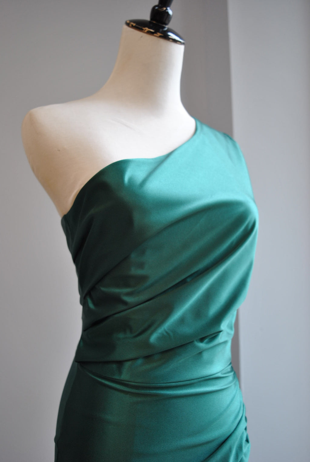 EMERALD GREEN LONG SIMPLE EVENING DRESS WITH SIDE SLIT
