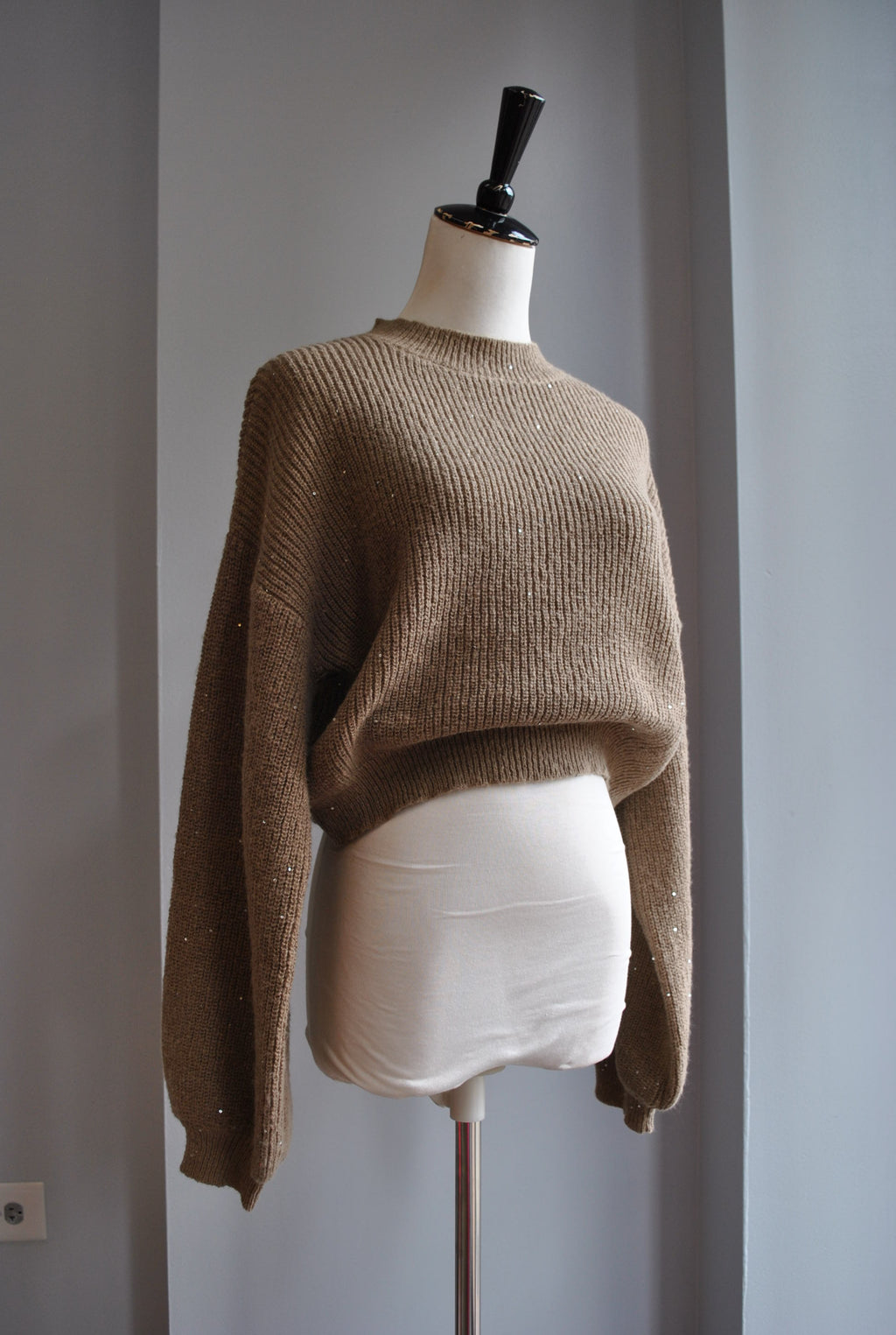 TAUPE CROPPED SWEATER