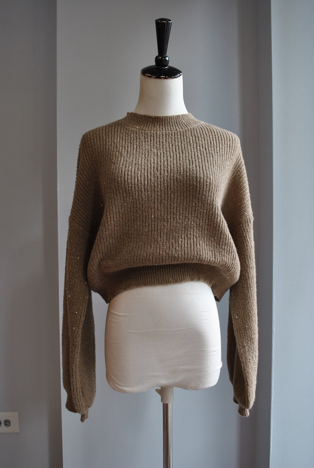 TAUPE CROPPED SWEATER