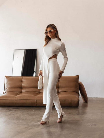 WHITE SUIT WITH LONGER OVERSIZED BLAZER AND CROPPED PANTS