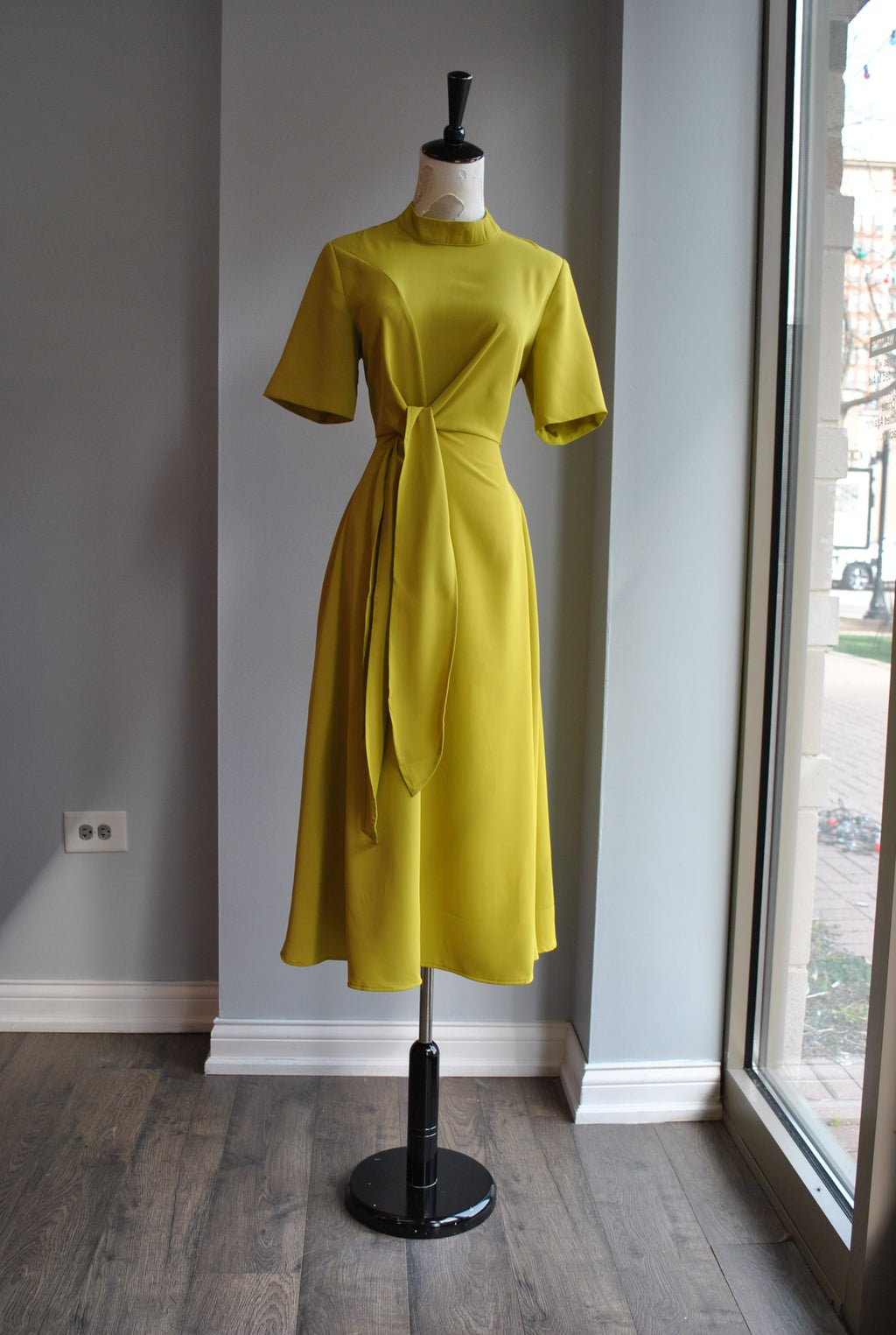 MUSTARD MIDI DRESS WITH FRONT TIE