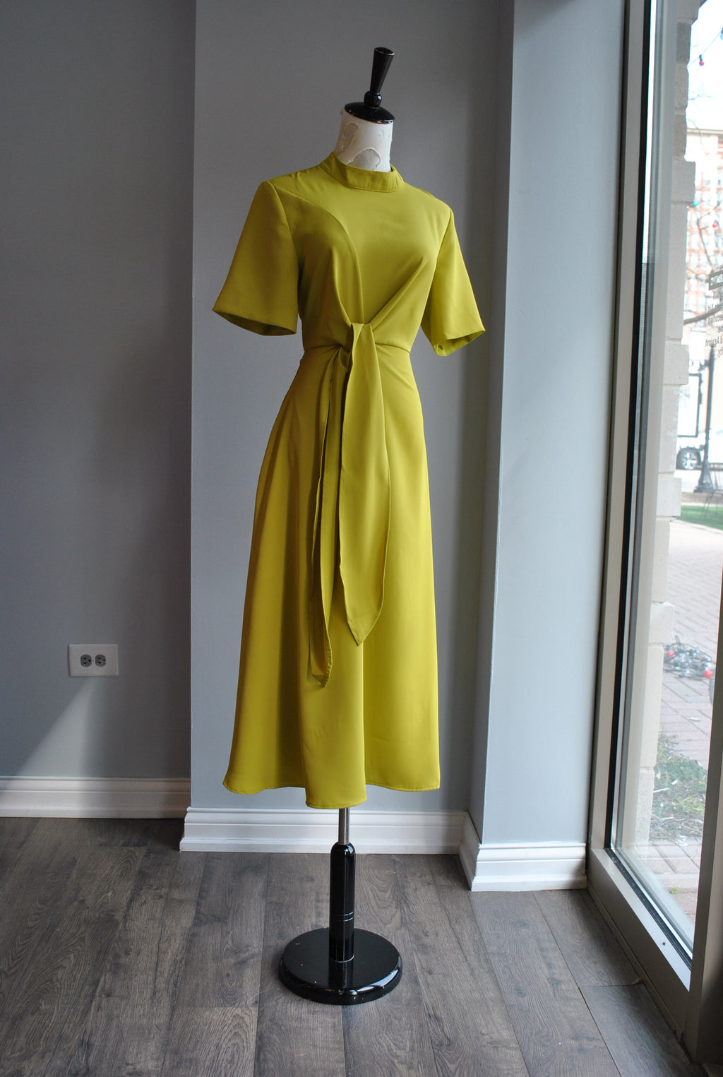 MUSTARD MIDI DRESS WITH FRONT TIE