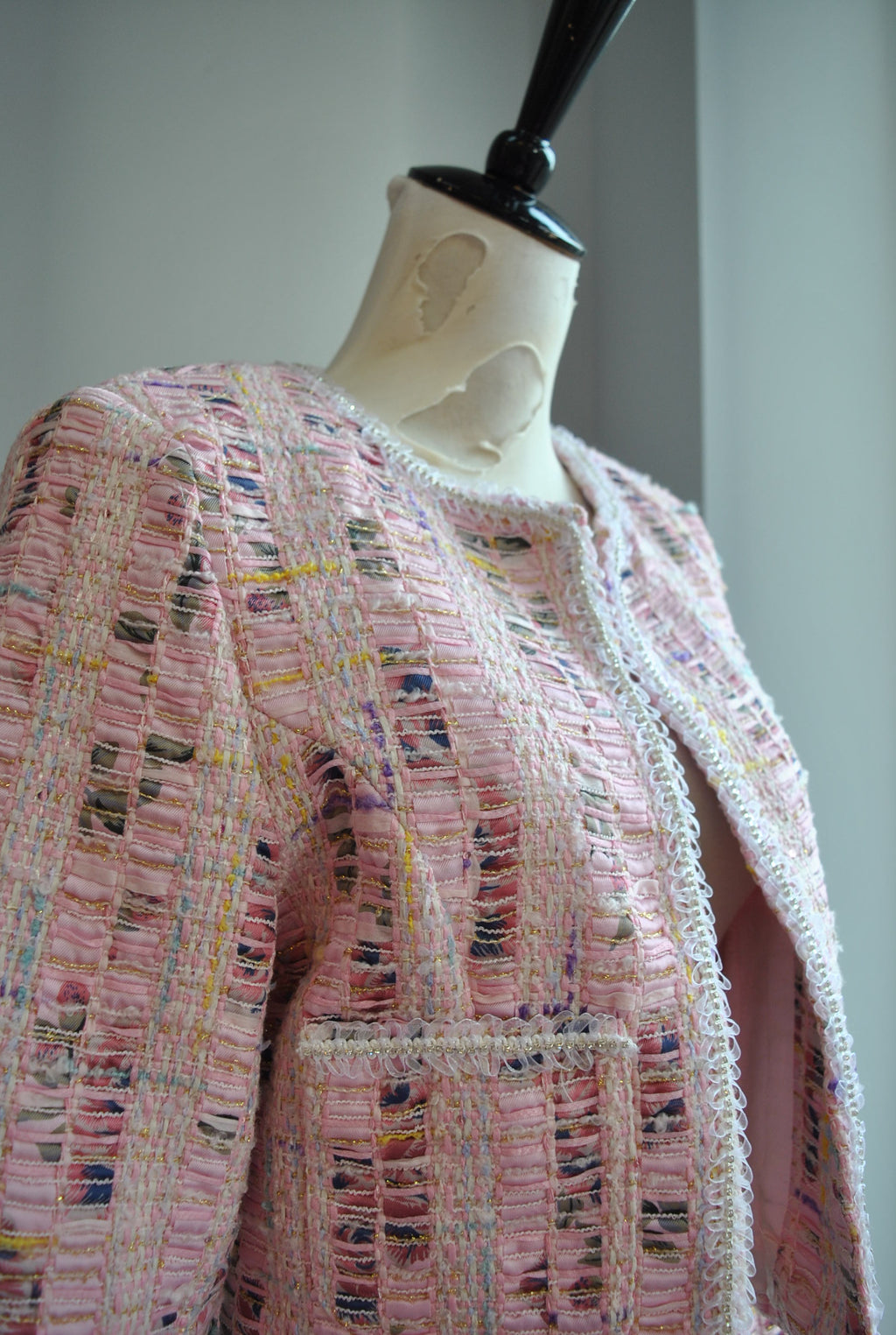 CANDY PINK TWEED CROPPED BLAZER WITH CRYSTALS