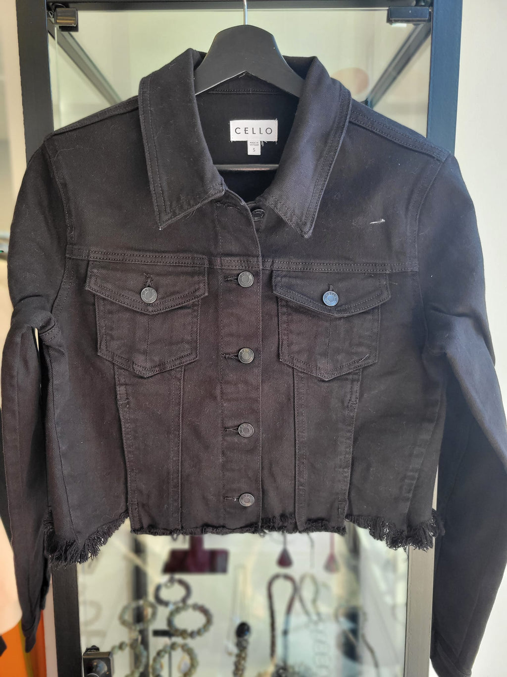 BLACK CROPPED JEAN JACKET