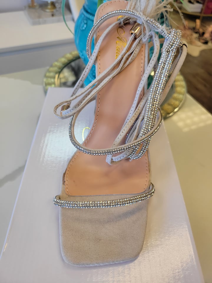 BEIGE ANKLE WRAP HEELS WITH FEATHERS