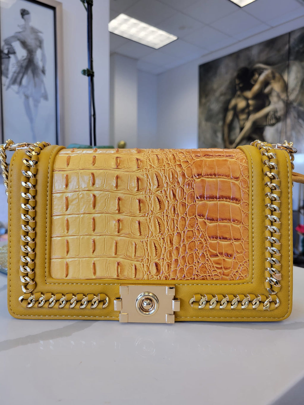 MUSTARD FAUX LEATHER HANDBAG WITH GOLD CHAIN