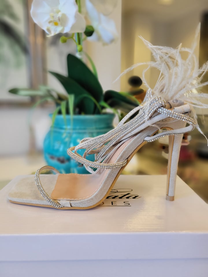 BEIGE ANKLE WRAP HEELS WITH FEATHERS