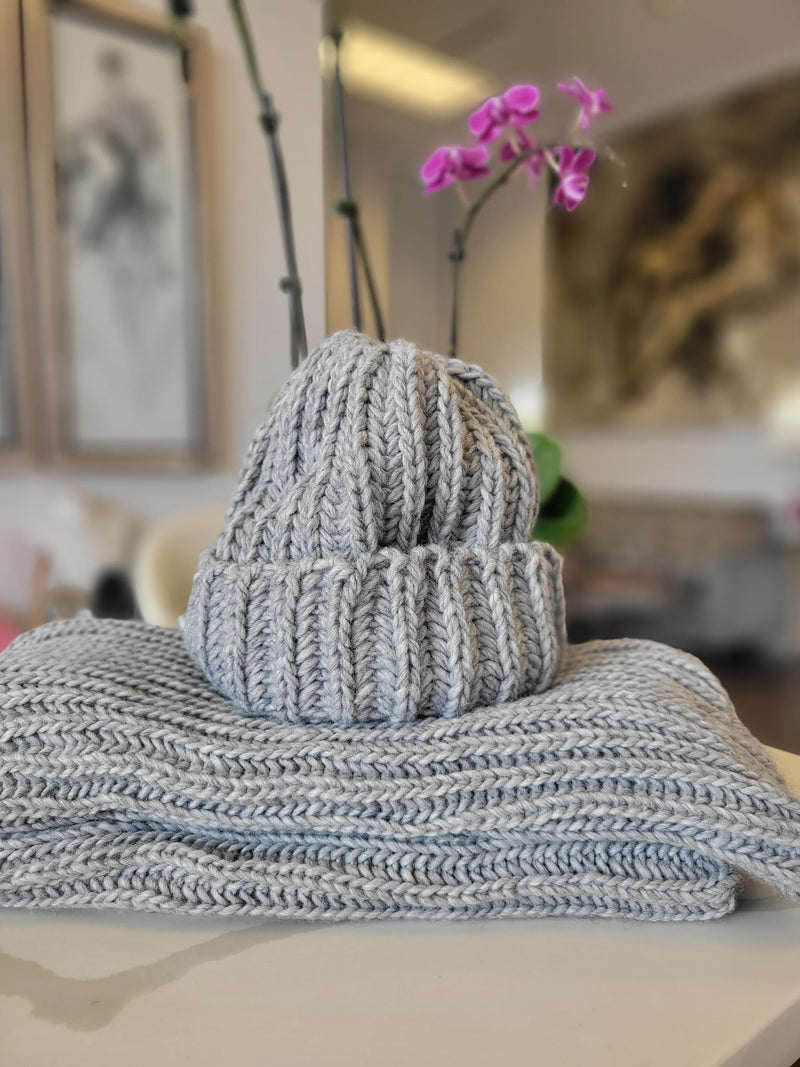 LIGHT GREY WINTER SET OF A SHAWL AND A HAT