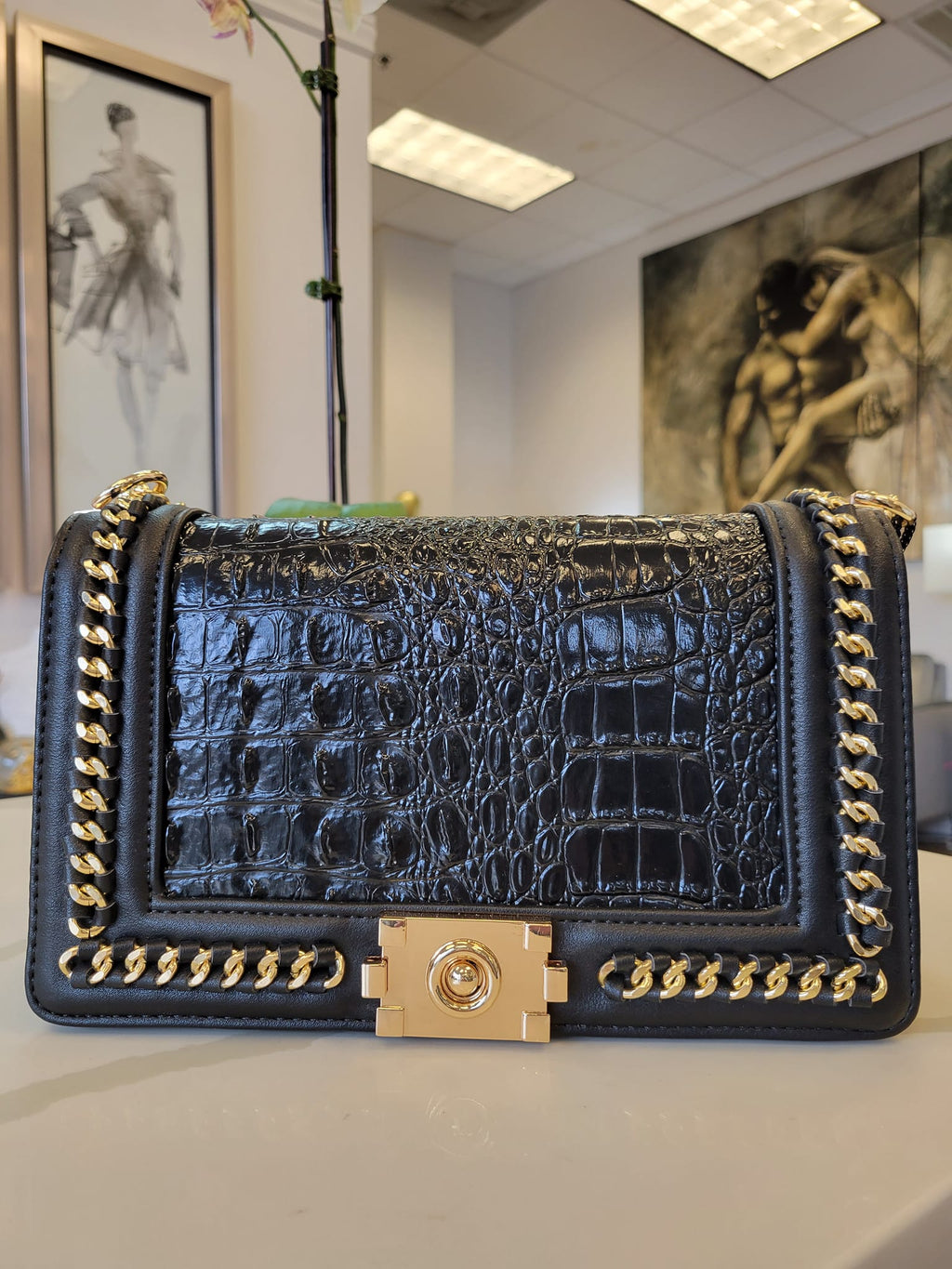 BLACK VEGAN LEATHER HANDBAG WITH GOLD CHAIN AND A WALLET