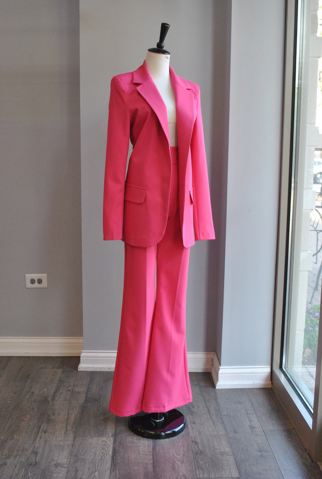FUCHSIA PINK SUIT OF FLAIR PANTS AND OVERSIZED BLAZER