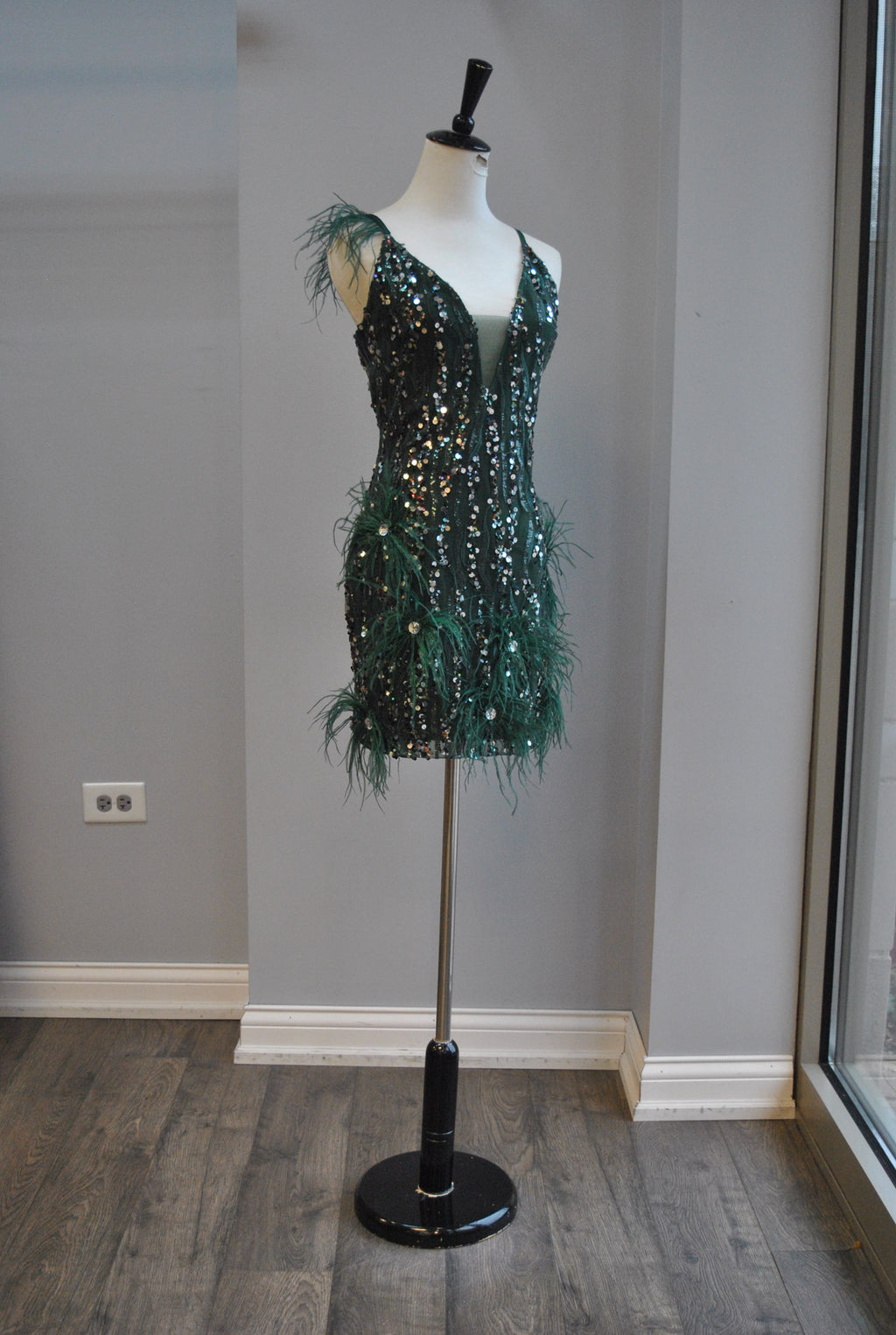 EMERALD GREEN SEQUIN AND FEATHERS MINI PARTY DRESS