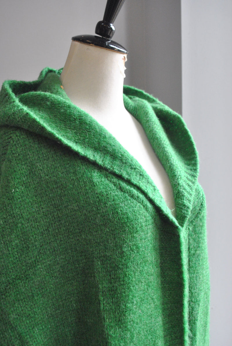 EMERALD GREEN SWEATER WITH A HOODIE "LOVE"