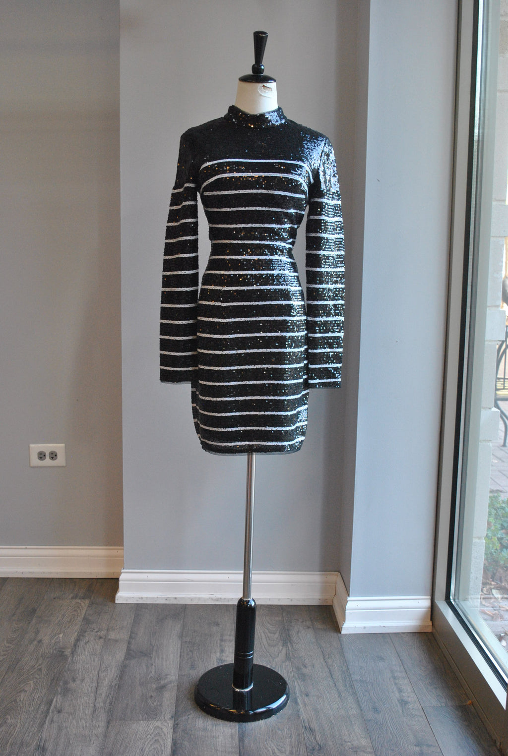 BLACK AND WHITE STRIPES MINI PARTY DRESS