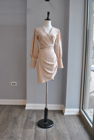 TAUPE MINI DRESS WITH RUSHING AND A BELT