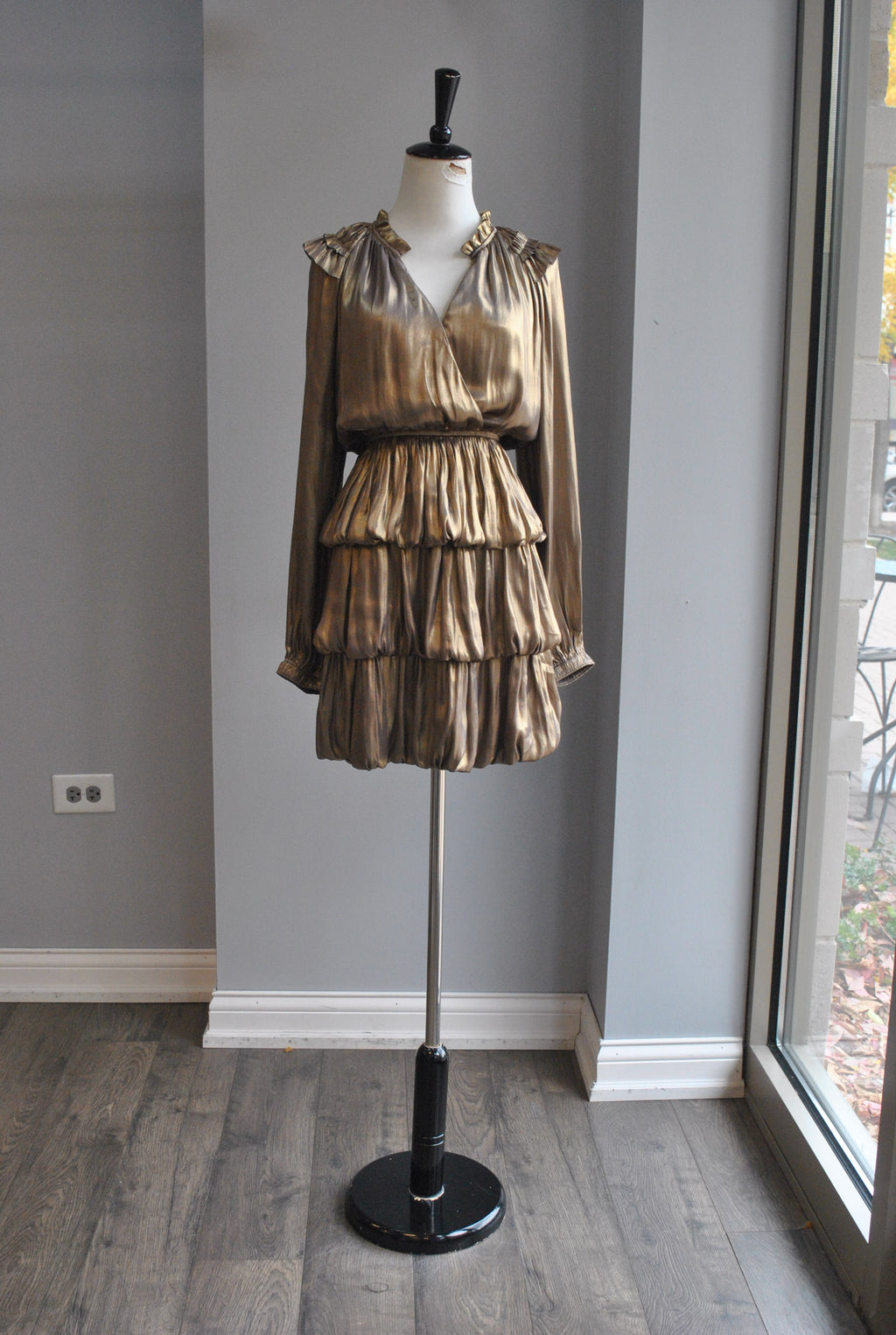 GOLD MINI PARTY DRESS WITH RUFFLES