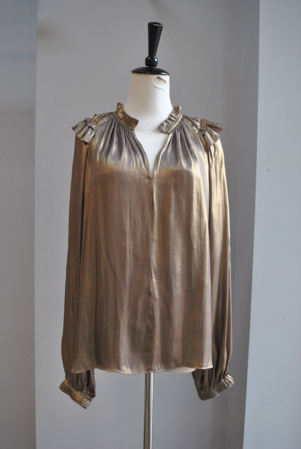 GOLD FLOWY TOP