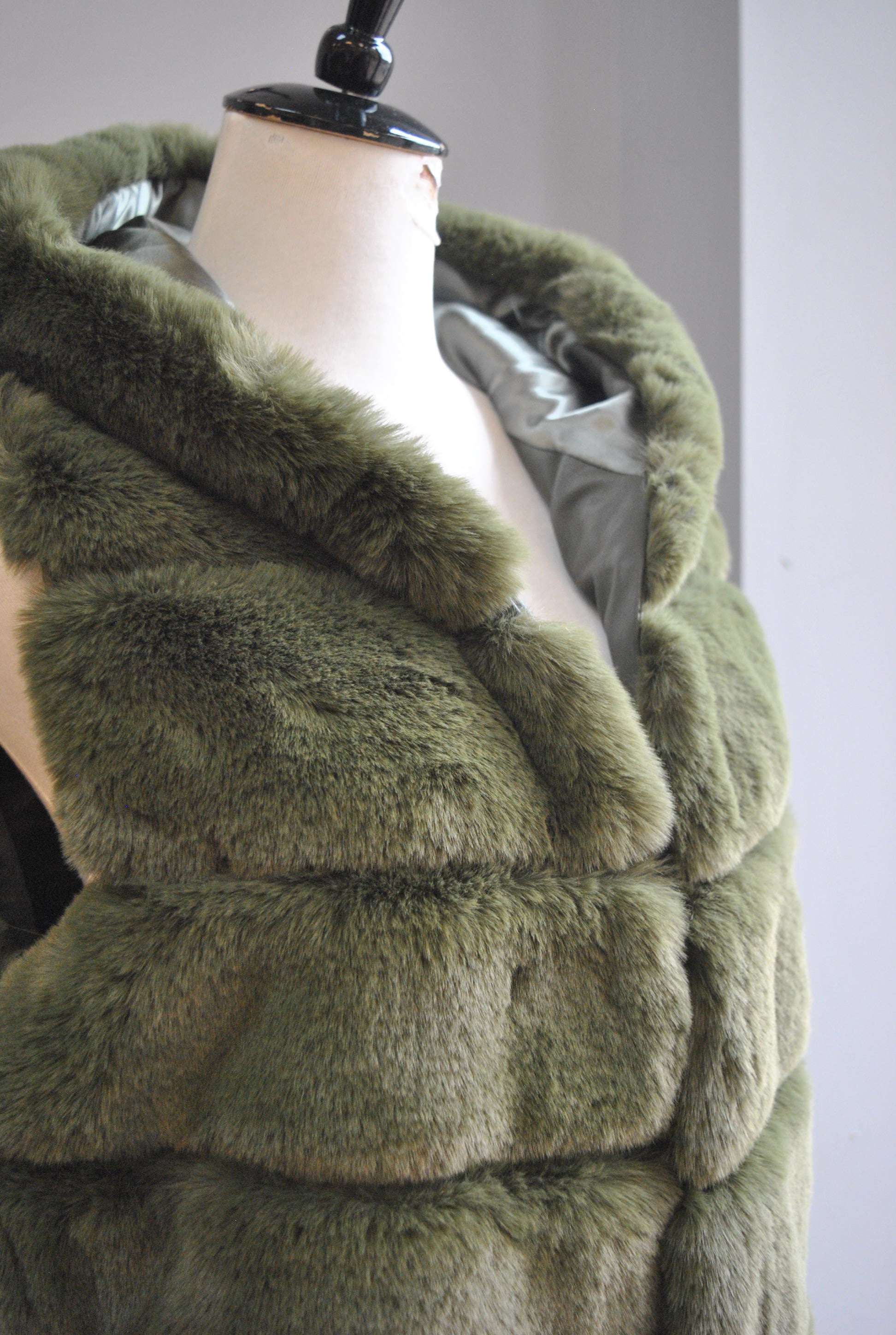 OLIVE GREEN FAUX FUR VEST