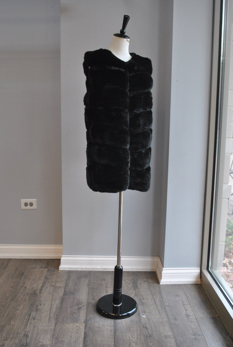 BLACK FAUX FUR WITH SIDE POCKETS