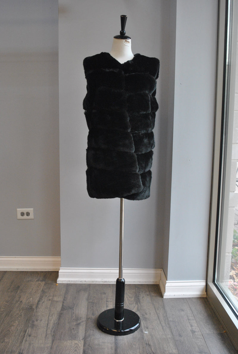 BLACK FAUX FUR WITH SIDE POCKETS