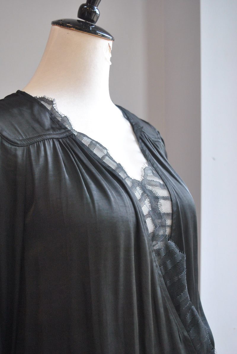 BLACK SIMPLE WRAP LOOKING TOP WITH A LACE