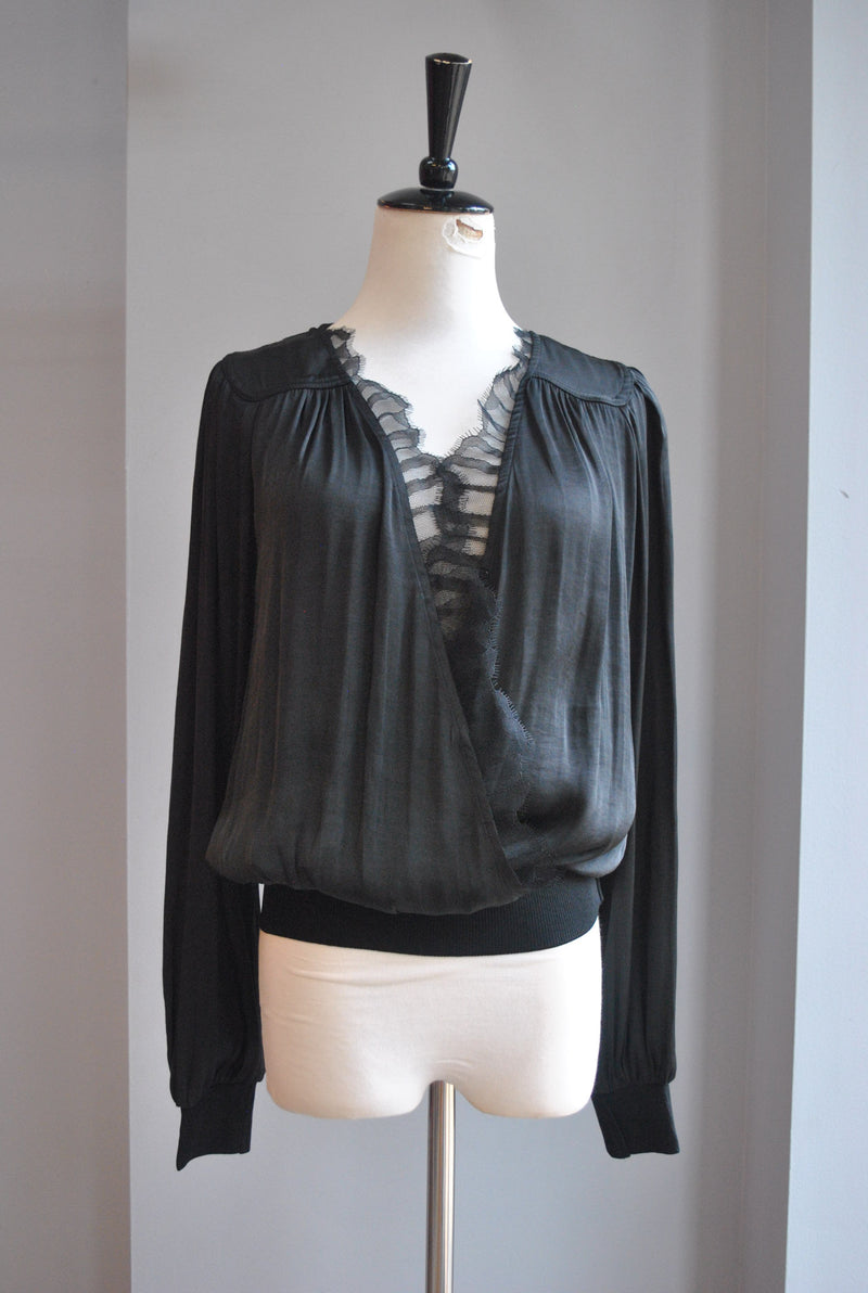 BLACK SIMPLE WRAP LOOKING TOP WITH A LACE