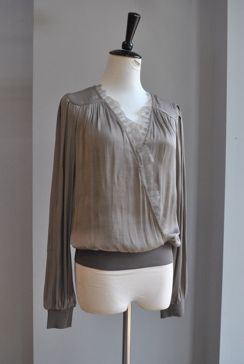 TAUPE SILKY TOP WITH LACE