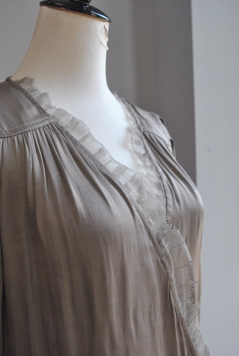 TAUPE SILKY TOP WITH LACE