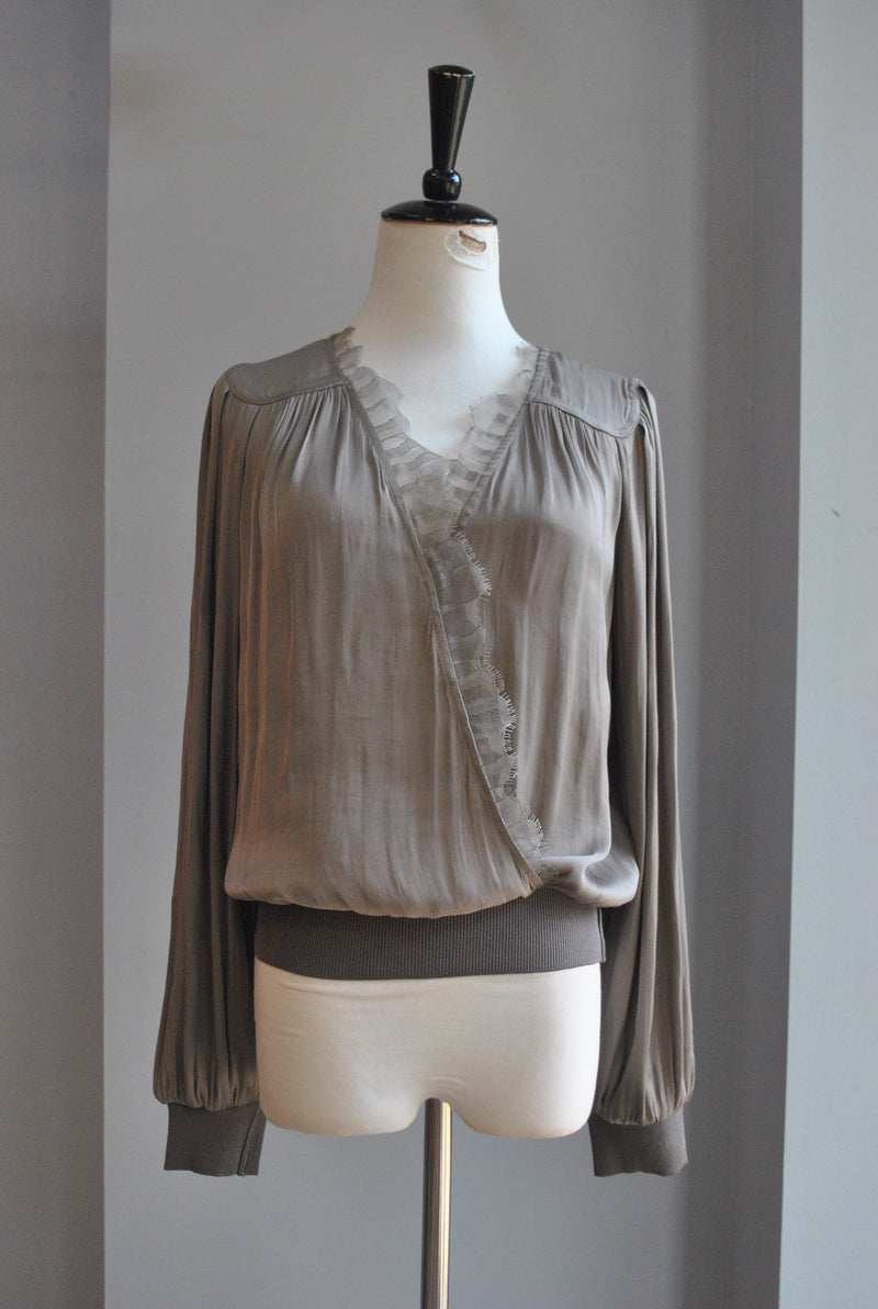 TAUPE SILKY TOP WITH LACE