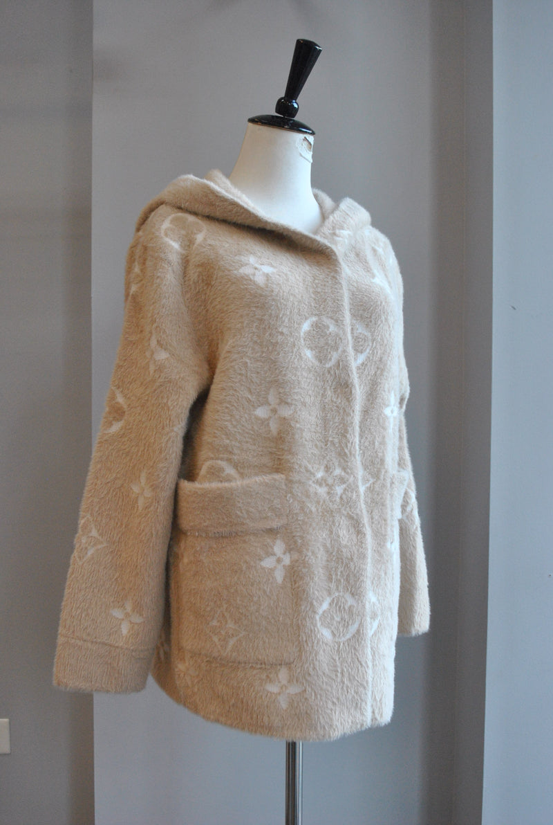 CAPPUCCINO AND WHITE PRINT ALPAKA SHORT JACKET WITH A HOODIE