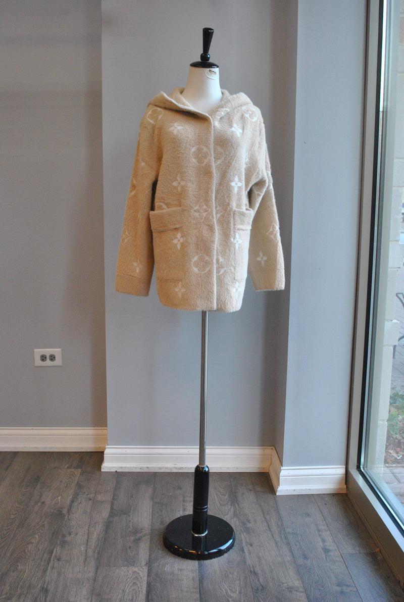 CAPPUCCINO AND WHITE PRINT ALPAKA SHORT JACKET WITH A HOODIE