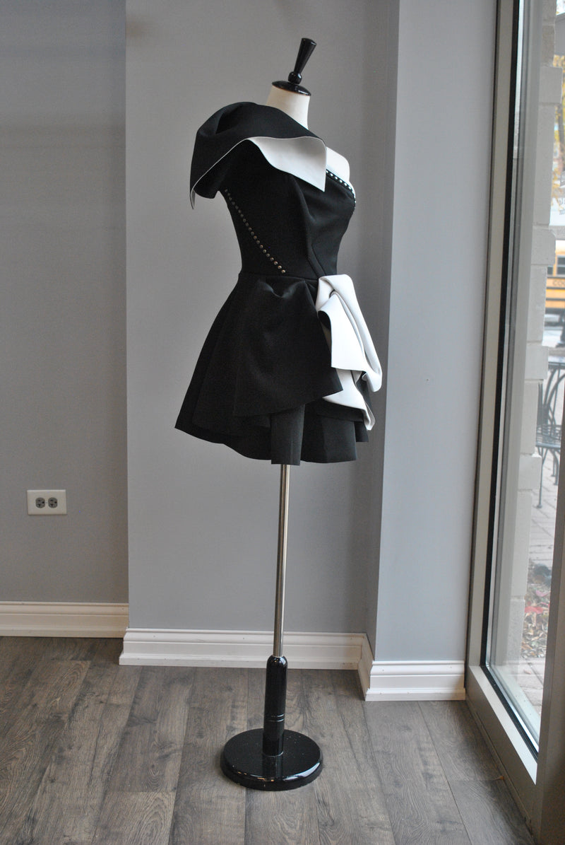 BLACK AND WHITE FIT AND FLAIR MINI COCKTAIL DRESS