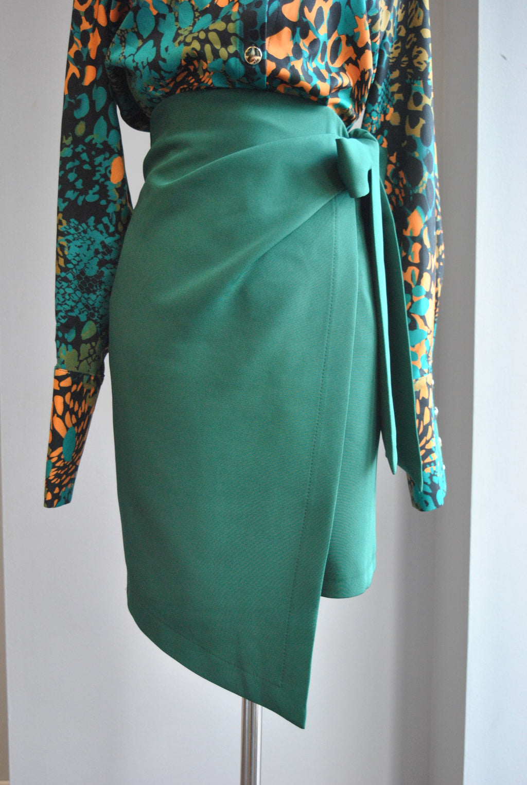 EMERALD GREEN SKIRT WITH SIDE TIE