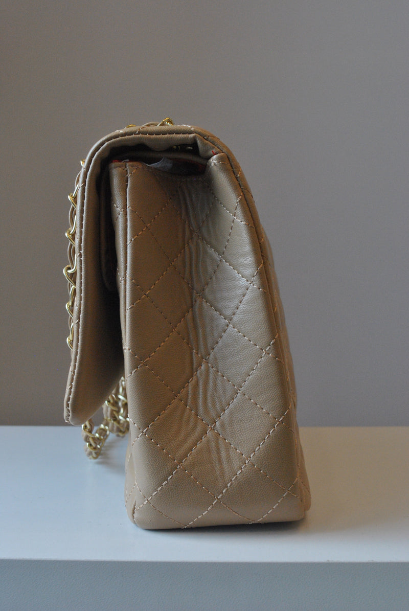 BIG LIGHT BEIGE GUILTED SHOULDER BAG WITH GOLD CHAIN