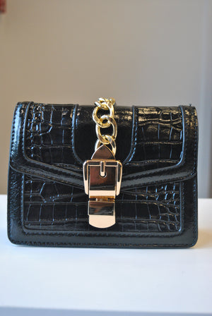 SMALL BACK CROSSBODY BAG WITH GOLD CHAIN