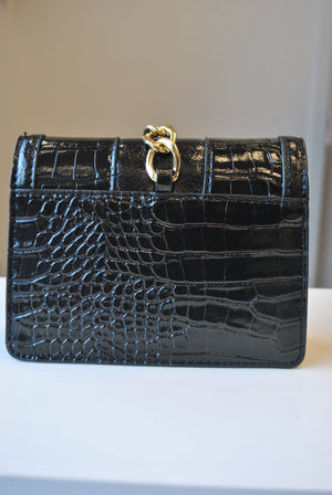 SMALL BACK CROSSBODY BAG WITH GOLD CHAIN