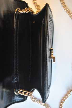 SMALL BACK CROSSBODY BAG WITH GOLD CHAIN