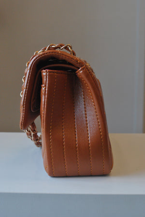 CARAMEL GUILTER SHOULDER BAG