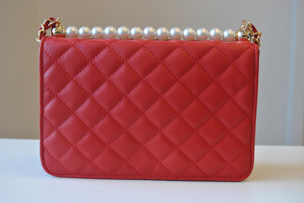 RED GUILTED CROSSBODY BAG WITH PEARL DETAIL