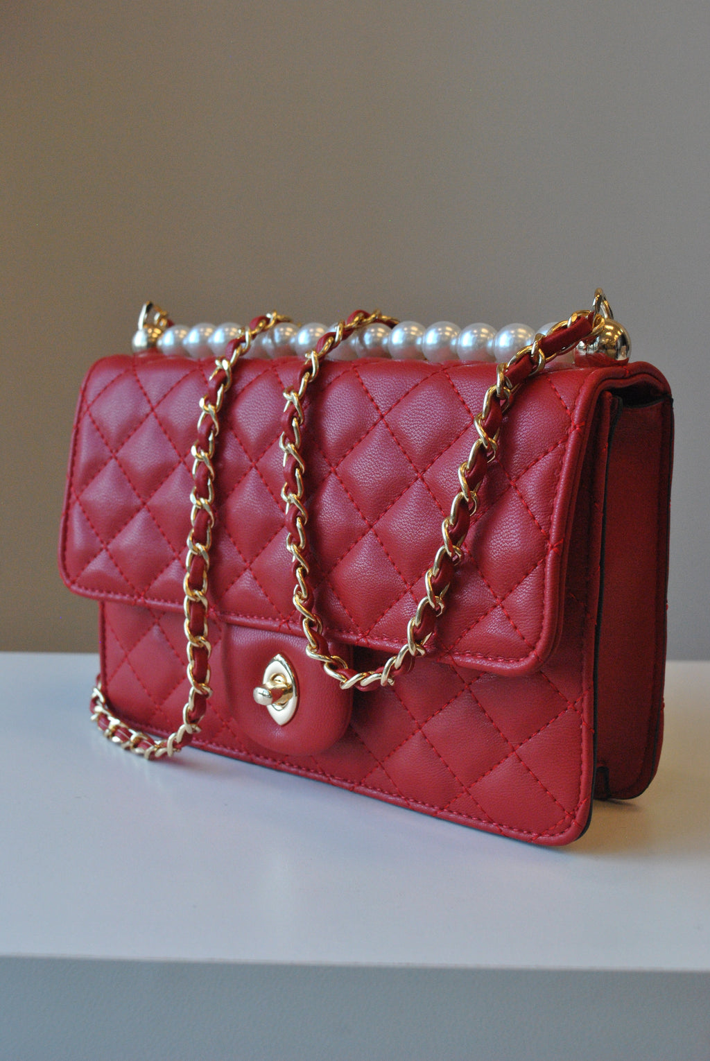 RED GUILTED CROSSBODY BAG WITH PEARL DETAIL