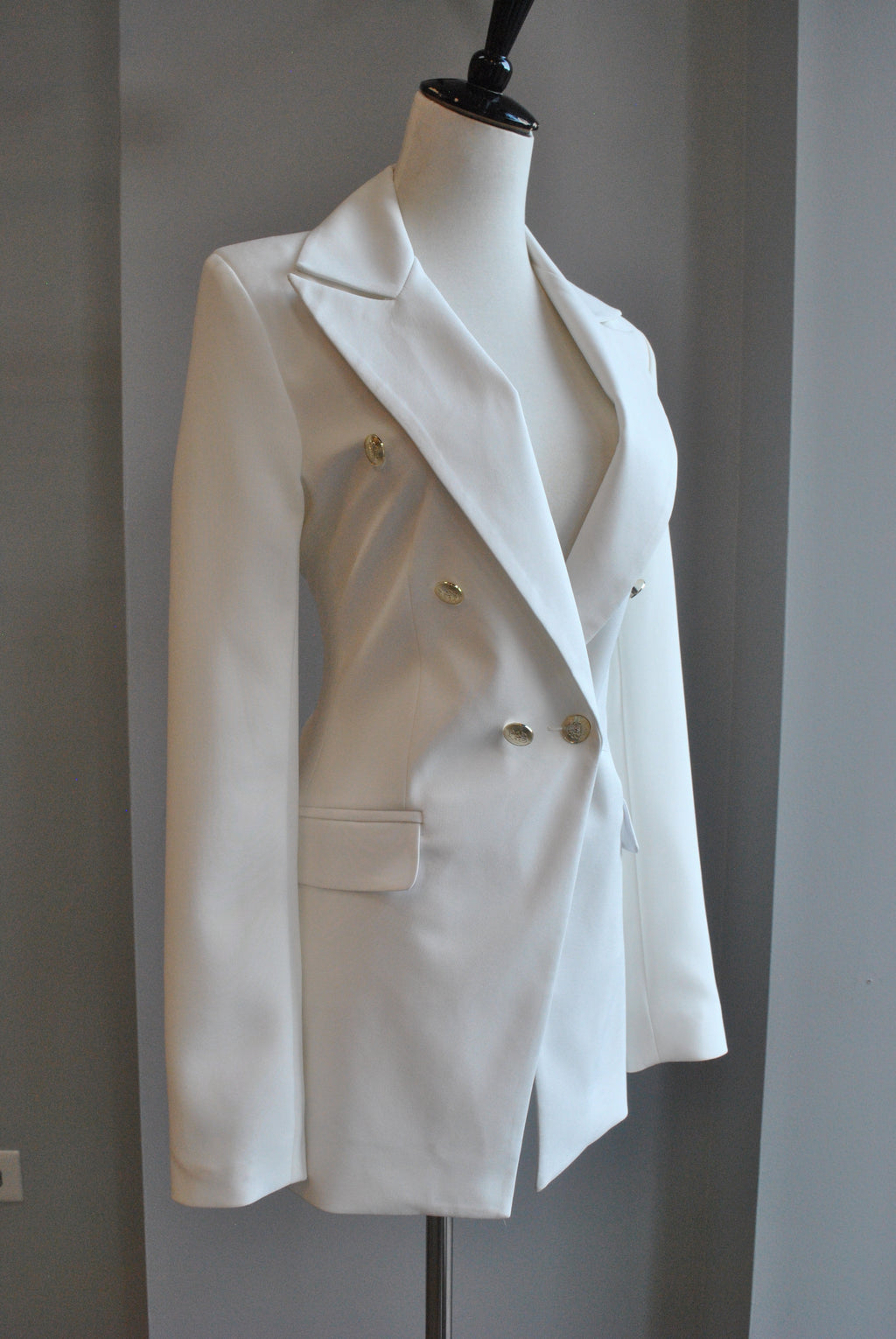 WHITE BLAZER WITH GOLD BUTTONS